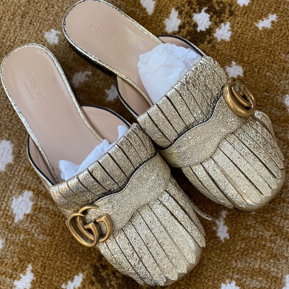 Gucci Platino Gold Metallic Leather Gg Logo Fringe Slip-on Flat Mules/Slides